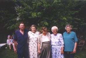 Hugo, Dot, Dora, Aunt Ruth, and Toppie